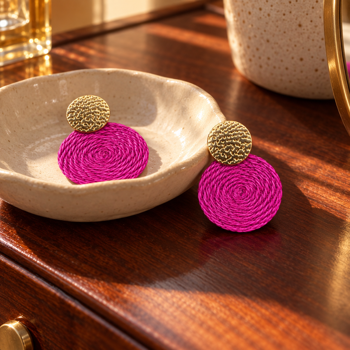 Guatapé Woven Iraca Palm Earrings in Magenta