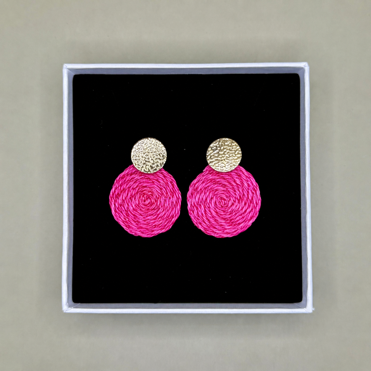 Guatapé Woven Iraca Palm Earrings in Pink