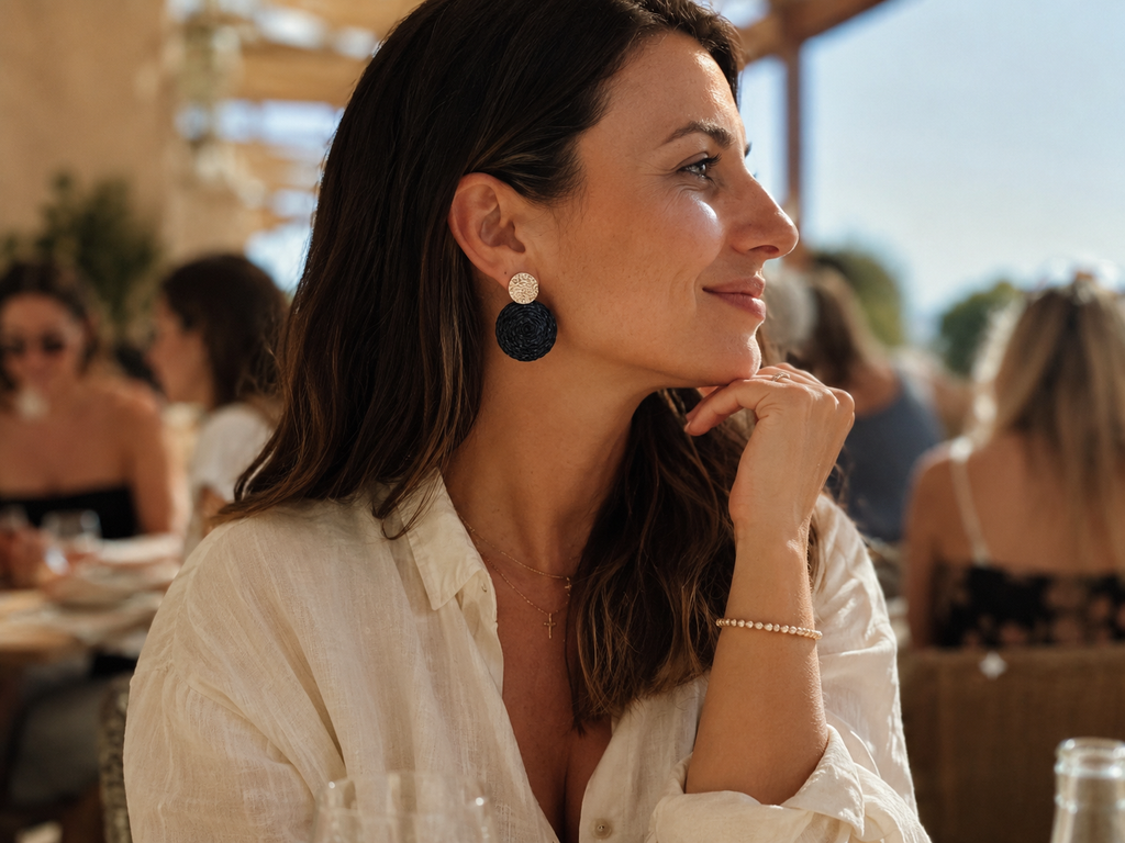 Guatapé Woven Iraca Palm Earrings in Black
