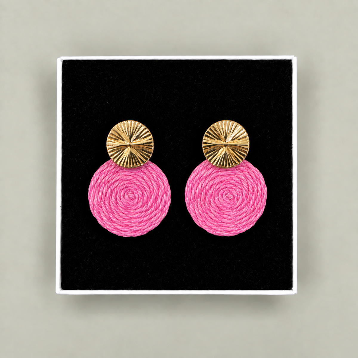 Guatapé Woven Iraca Palm Earrings in Pink
