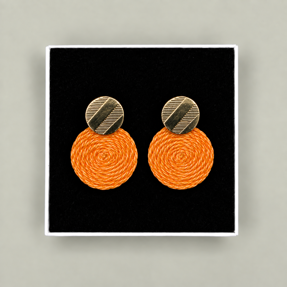 Boucles d'oreilles Guatapé tressées en palmier Iraca orange clair