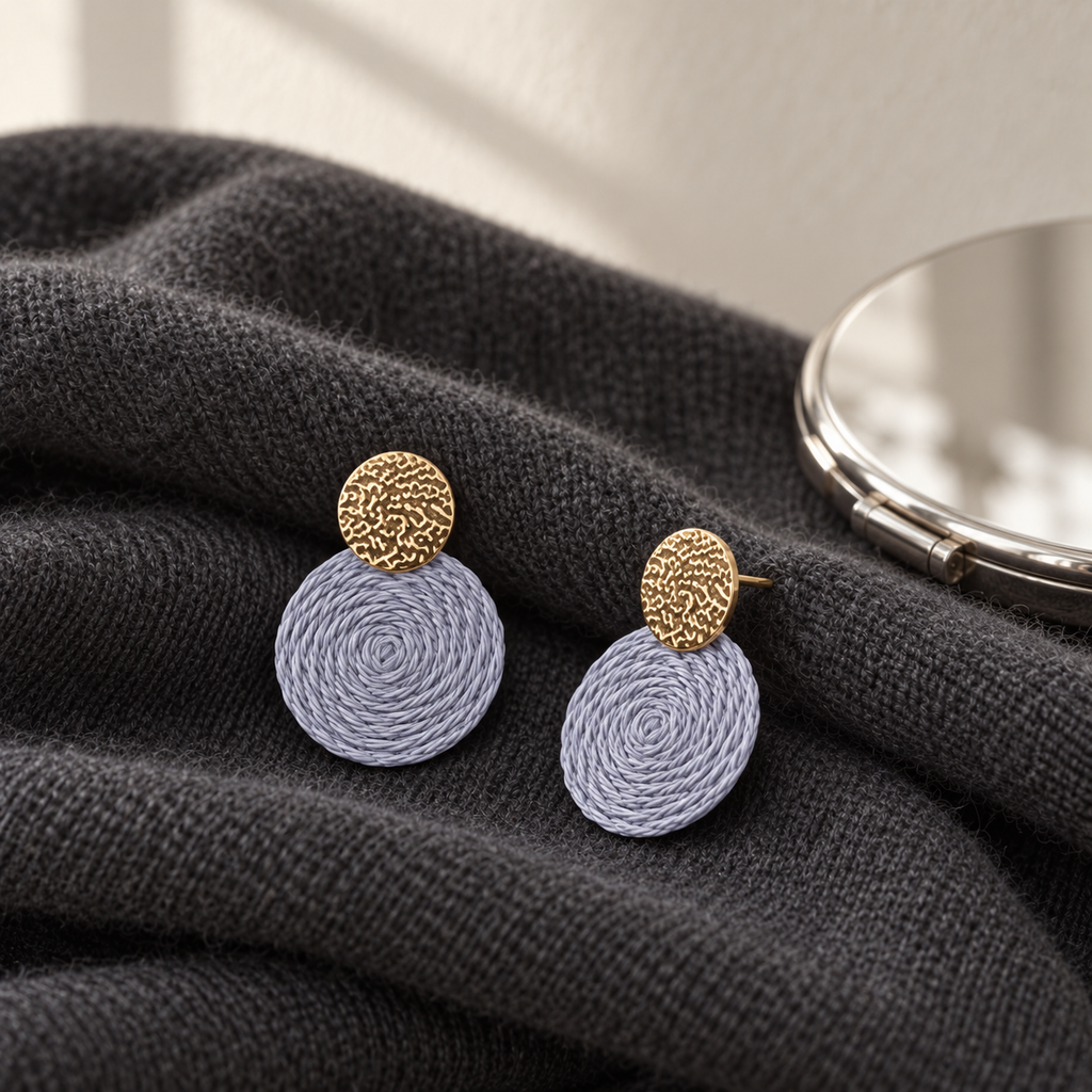 Guatapé Woven Iraca Palm Earrings in Grey