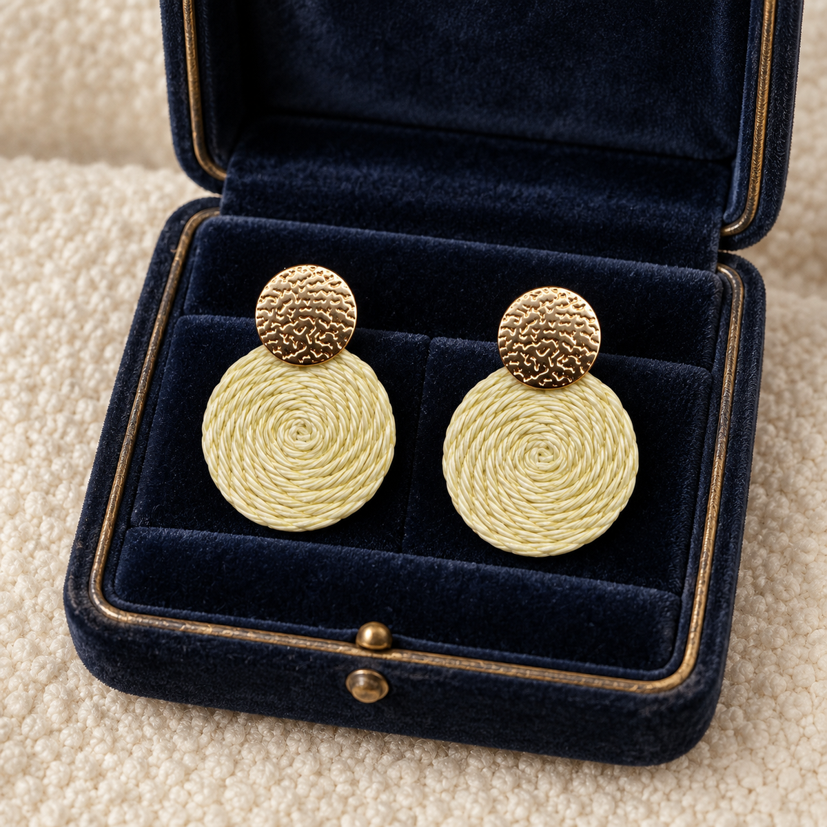 Guatapé Woven Iraca Palm Earrings in Olive