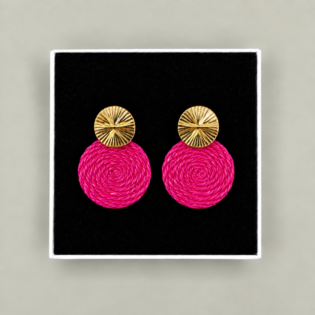 Guatapé Woven Iraca Palm Earrings in Hot Pink