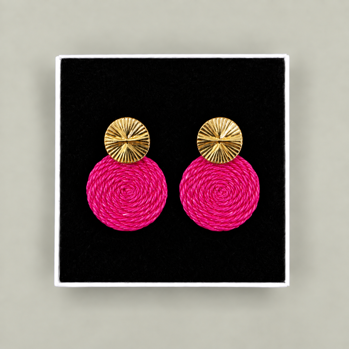 Guatapé Woven Iraca Palm Earrings in Hot Pink