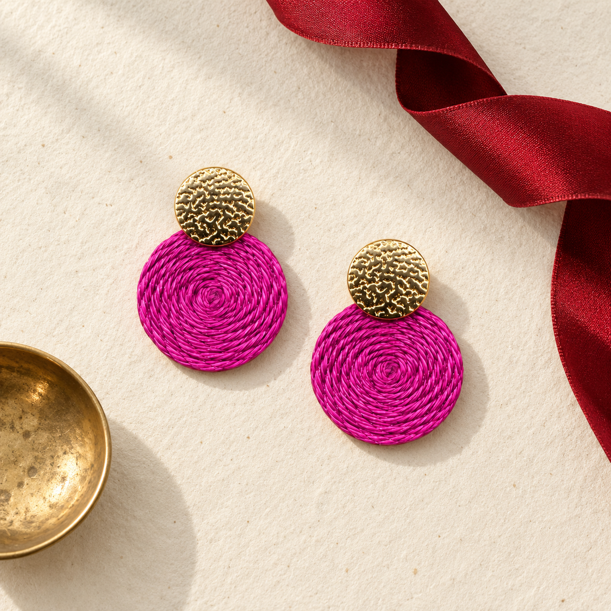 Guatapé Woven Iraca Palm Earrings in Magenta