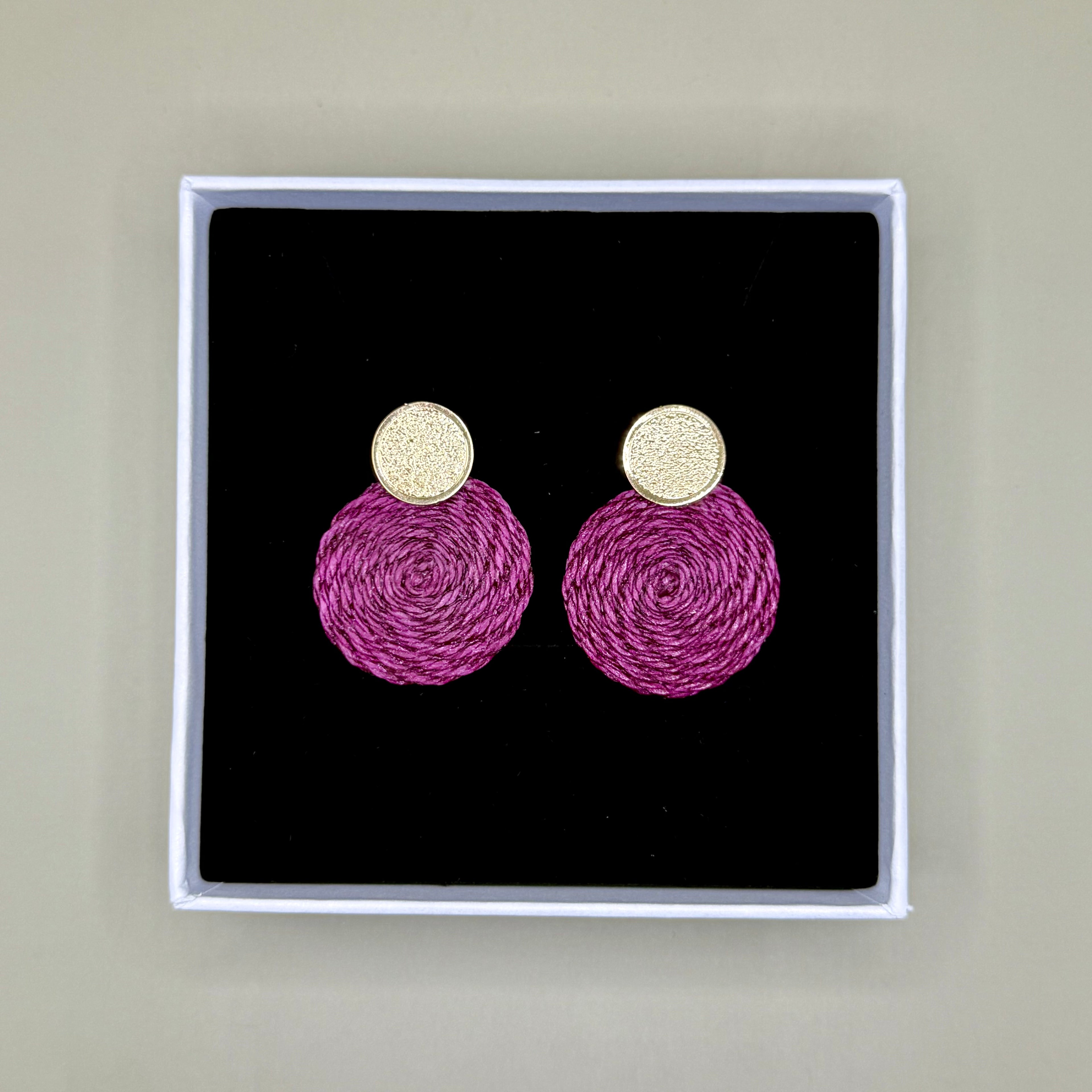 Guatapé Woven Iraca Palm Earrings in Plum