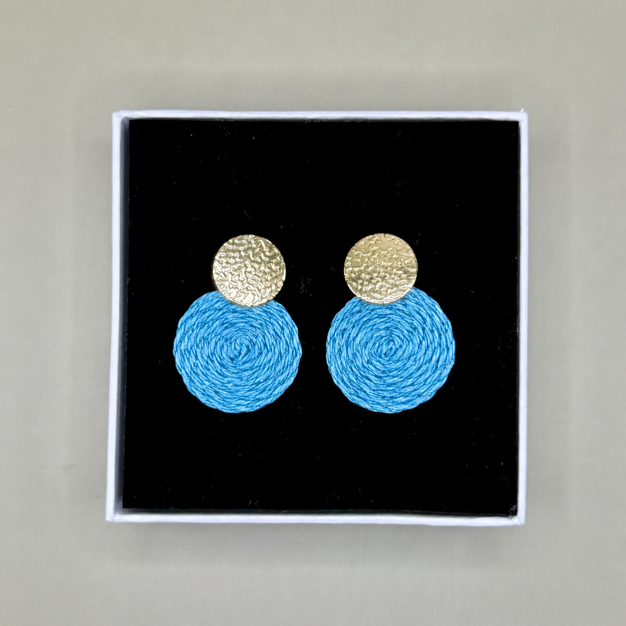 Guatapé Woven Iraca Palm Earrings in Light Blue