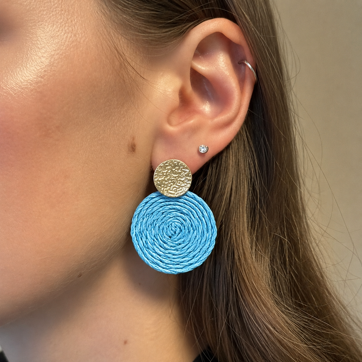 Guatapé Woven Iraca Palm Earrings in Light Blue