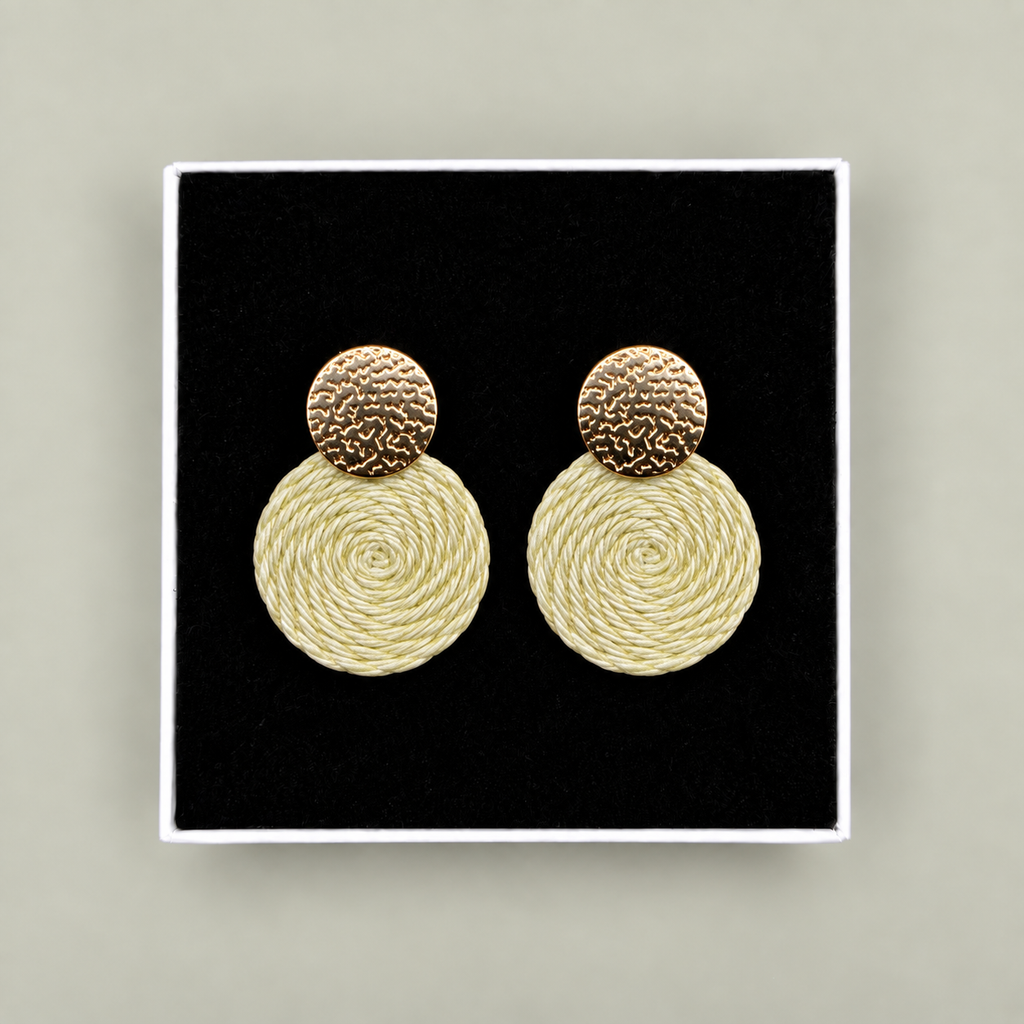 Guatapé Woven Iraca Palm Earrings in Olive