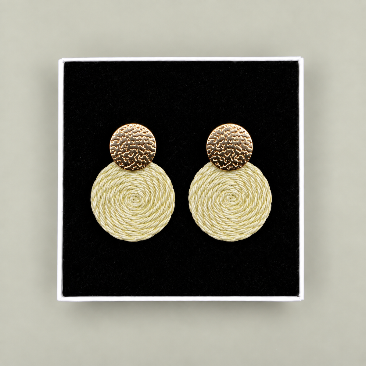Guatapé Woven Iraca Palm Earrings in Olive