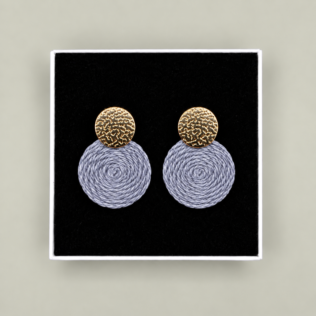 Guatapé Woven Iraca Palm Earrings in Grey